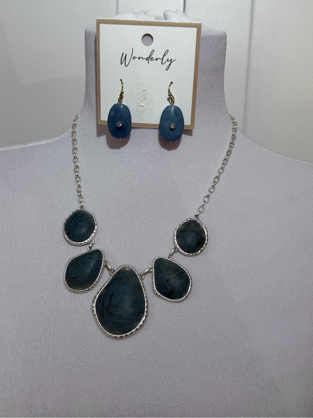 Blue necklace and earring set
